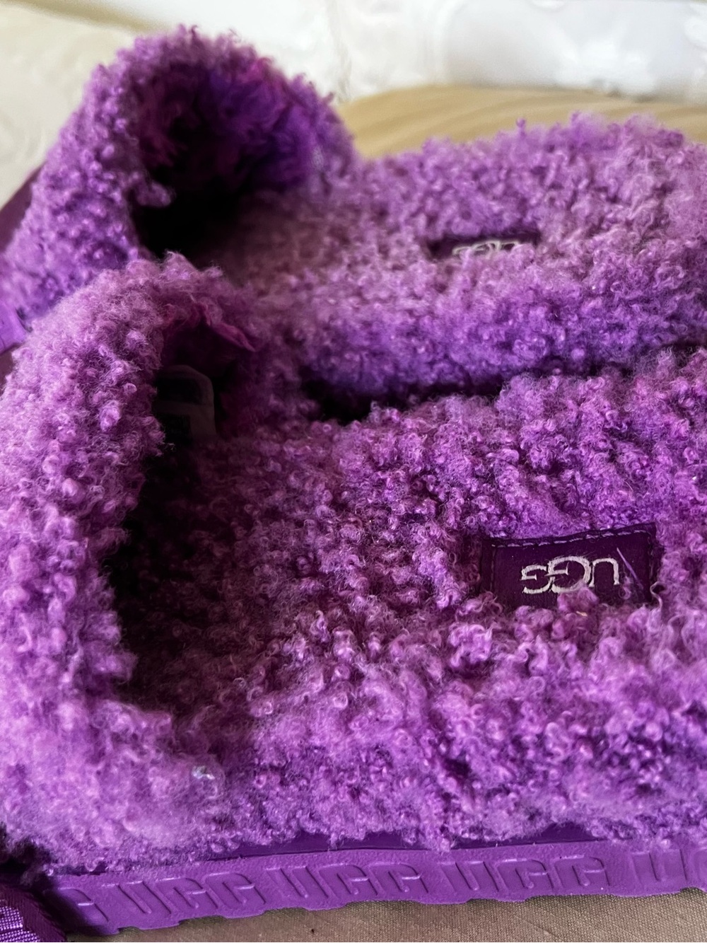 UGGS Fuzzy Slide Sandals W9 - Picture 3 of 9